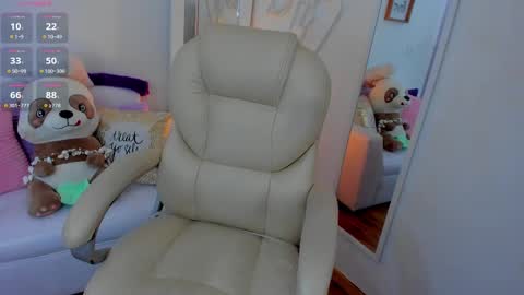 Snapshot of zobe_love chatting on February 27, 11:26 pm Zobe Love online show from February 27, 11:26 pm