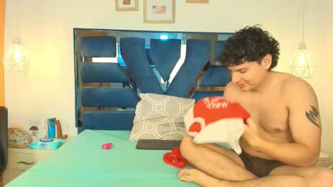 Snapshot of zoe_and_dylan_ chatting on November 27, 12:18 pm Zoe and dylan online show from November 27, 12:18 pm