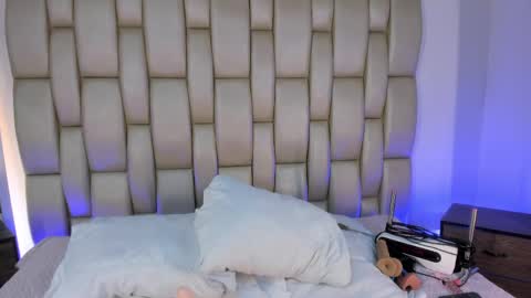 Your new obsession online show from April 27, 12:14 pm