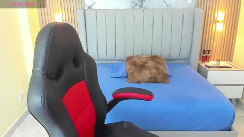 ZOE  online show from November 18, 12:42 pm