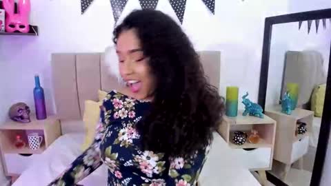 Zoe Gruber online show from December 19, 11:25 pm