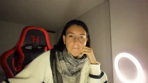 Snapshot of zoe_jeane_beker chatting on December 22, 1:23 am ZOE online show from December 22, 1:23 am