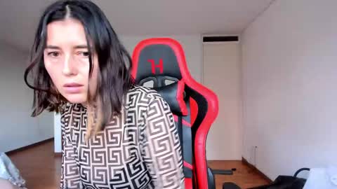 Snapshot of zoe_jeane_beker chatting on February 19, 10:31 pm ZOE online show from February 19, 10:31 pm