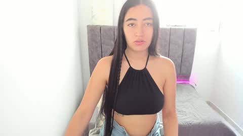 Snapshot of zoe_jones7 chatting on December 7, 9:33 pm zoe_jones7 online show from December 7, 9:33 pm