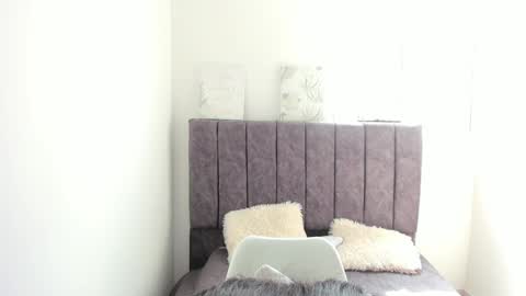 Snapshot of zoe_jones7 chatting on December 21, 3:31 pm zoe_jones7 online show from December 21, 3:31 pm