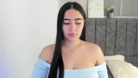 zoe_jones7 online show from October 25, 12:18 am