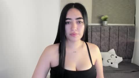 zoe_jones7 online show from December 5, 3:37 am