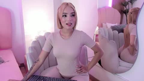 Snapshot of zoe_lee___ chatting on September 28, 2:50 am zoe lee online show from September 28, 2:50 am