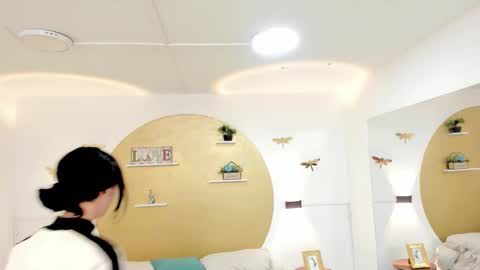 Zoe Lynch online show from September 27, 11:48 am