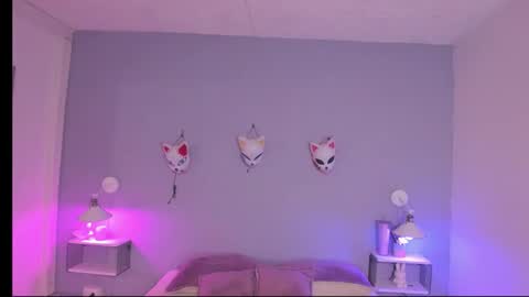 Zoe Lynch online show from October 17, 11:35 am