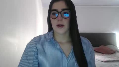 Snapshot of zoe_mill33r chatting on February 20, 4:18 pm Zoe online show from February 20, 4:18 pm