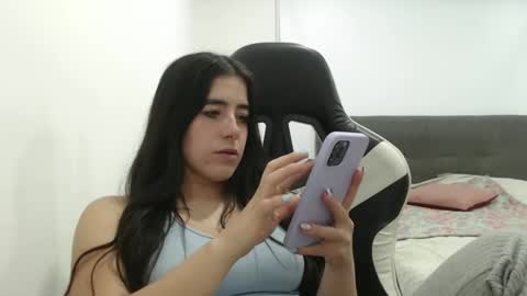 Snapshot of zoe_mill33r chatting on February 25, 5:50 am Zoe online show from February 25, 5:50 am
