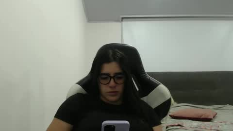 Snapshot of zoe_mill33r chatting on March 3, 4:40 am Zoe online show from March 3, 4:40 am