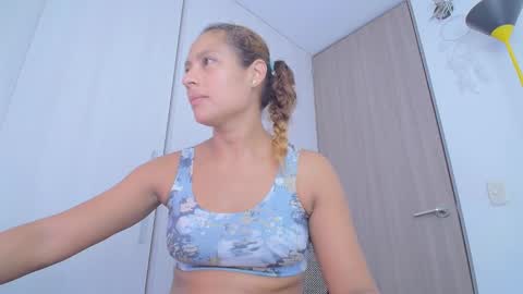 Snapshot of zoe_moon85 chatting on November 13, 8:52 pm zoe online show from November 13, 8:52 pm