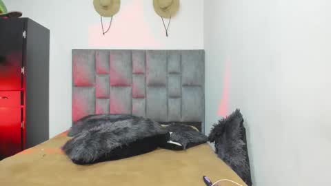Snapshot of zoe_painn chatting on September 17, 10:00 pm She Zoe He Painn online show from September 17, 10:00 pm