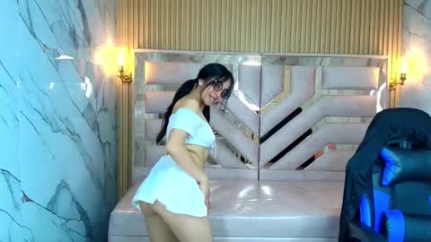 Snapshot of zoe_r_ chatting on September 17, 3:19 am Zoe online show from September 17, 3:19 am
