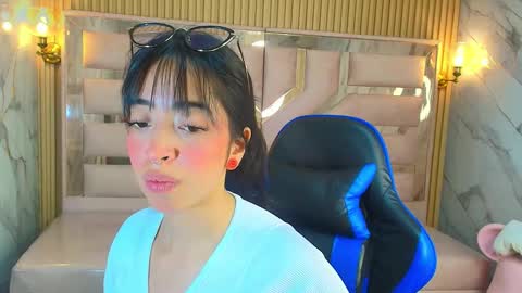 Snapshot of zoe_r_ chatting on September 24, 3:21 am Zoe online show from September 24, 3:21 am
