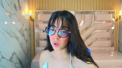 Snapshot of zoe_r_ chatting on October 10, 3:27 am Zoe online show from October 10, 3:27 am