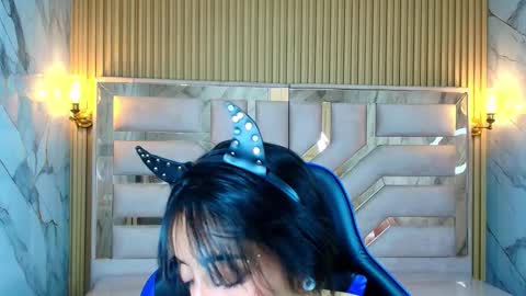 Snapshot of zoe_r_ chatting on October 28, 3:21 am Zoe online show from October 28, 3:21 am