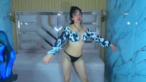 Snapshot of zoe_r_ chatting on November 21, 3:27 am Zoe online show from November 21, 3:27 am