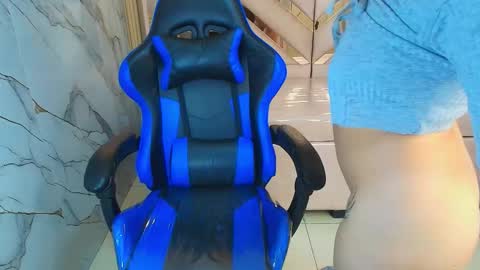 Snapshot of zoe_r_ chatting on November 25, 3:50 am Zoe online show from November 25, 3:50 am