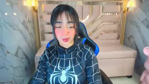 Snapshot of zoe_r_ chatting on November 30, 3:21 am Zoe online show from November 30, 3:21 am