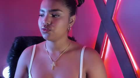 Snapshot of zoe_roux210949 chatting on September 21, 2:51 pm Zoe online show from September 21, 2:51 pm