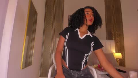 Hi guys i am Zoe  online show from March 23, 11:25 am