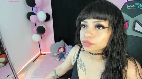 Snapshot of zoe_sullivan_ chatting on December 10, 9:33 am zoe_sullivan_ online show from December 10, 9:33 am