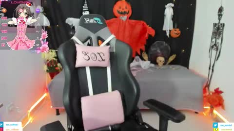 zoe_sullivan_ online show from October 29, 9:33 am