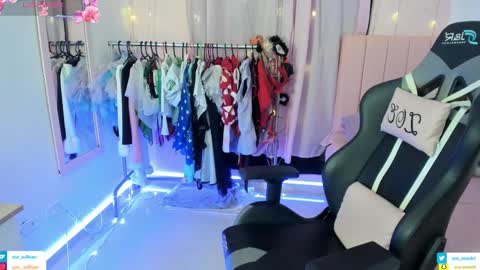 zoe_sullivan_ online show from February 2, 9:08 am