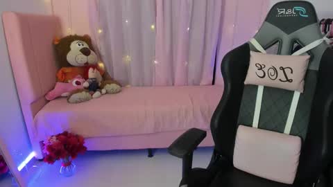 zoe_sullivan_ online show from February 21, 9:21 am