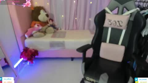 zoe_sullivan_ online show from February 27, 9:20 am