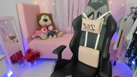 zoe_sullivan_ online show from February 28, 9:10 am