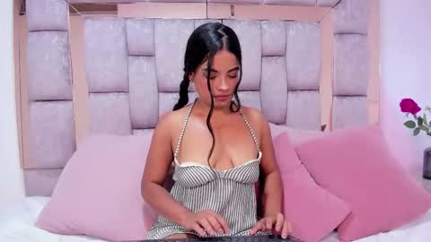 zoedusk online show from March 5, 5:09 pm