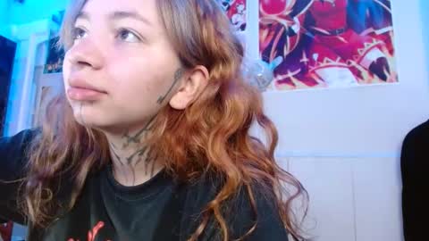 Snapshot of zoee_jhonnyy chatting on December 13, 1:33 pm zoee jhonnyy online show from December 13, 1:33 pm