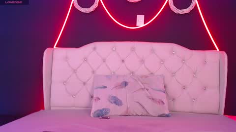 Snapshot of zoee_joness chatting on January 14, 5:56 pm zoe online show from January 14, 5:56 pm