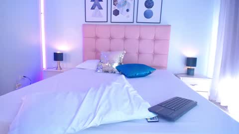 Snapshot of zoee_joness chatting on January 20, 6:43 pm zoe online show from January 20, 6:43 pm