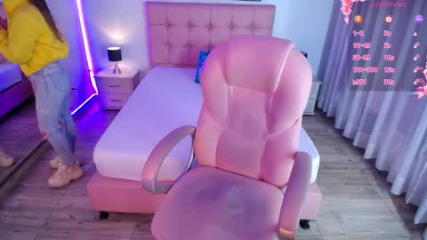 Snapshot of zoee_joness chatting on February 12, 12:01 pm zoe online show from February 12, 12:01 pm