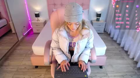 Snapshot of zoee_joness chatting on February 13, 11:50 am zoe online show from February 13, 11:50 am