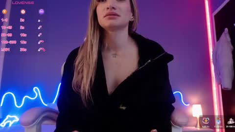 Snapshot of zoee_joness chatting on March 11, 6:43 am zoe online show from March 11, 6:43 am