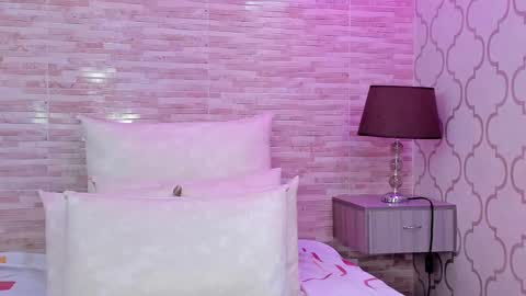 Snapshot of zoeesmitth chatting on March 8, 3:45 pm ZoeeSmitth online show from March 8, 3:45 pm