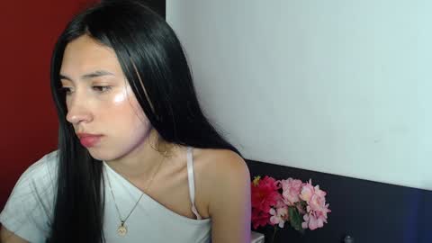 Snapshot of zoegp chatting on January 9, 4:41 am Laura online show from January 9, 4:41 am