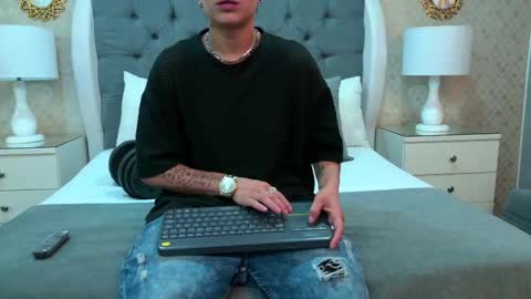 Zoe Krug online show from November 9, 12:14 pm