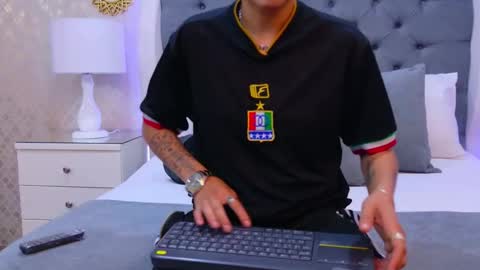 Zoe Krug online show from November 25, 11:32 am