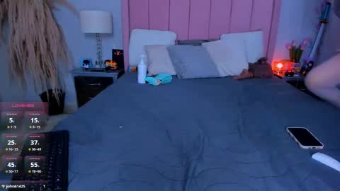 Snapshot of zoemiller32 chatting on December 1, 12:15 am CuteZoe online show from December 1, 12:15 am