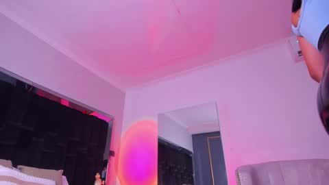 zoevidal_ online show from February 14, 2:54 pm