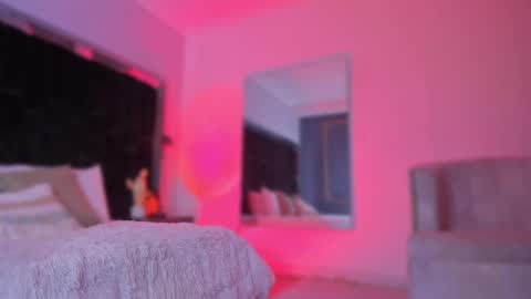 zoevidal_ online show from September 18, 11:56 am