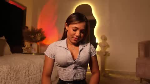 zoevidal_ online show from October 13, 11:54 am