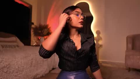 zoevidal_ online show from November 20, 12:05 pm